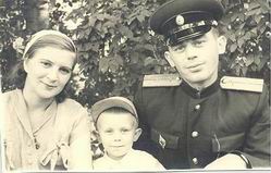 1956?,с родителями